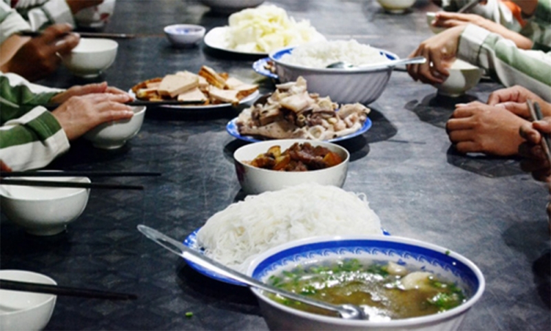 Một bữa cơm của phạm nhân.