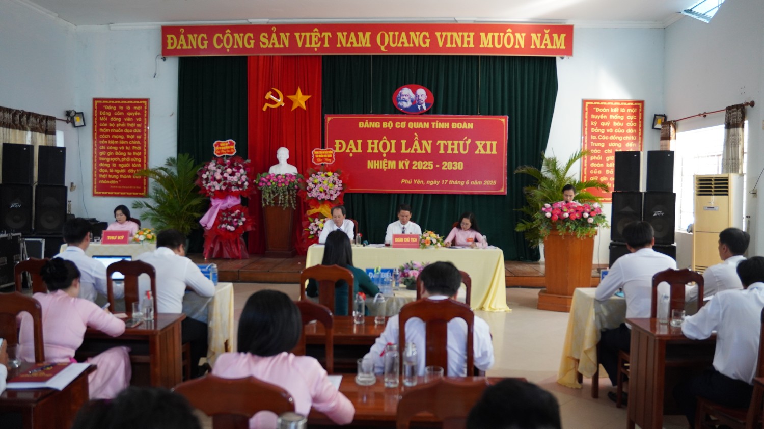 Quang cảnh đại hội.